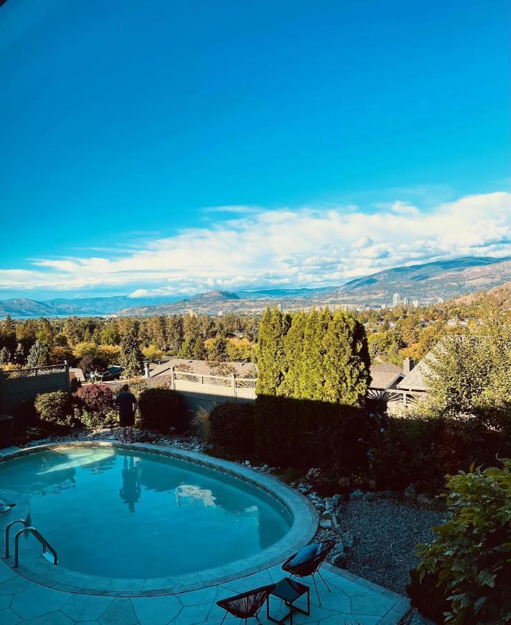 A Vista Villa Couples Retreat Kelowna Exteriör bild