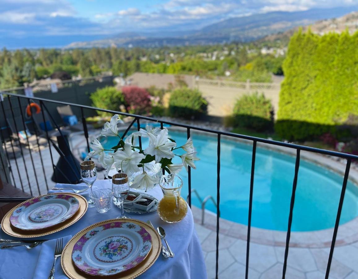 A Vista Villa Couples Retreat Kelowna Exteriör bild