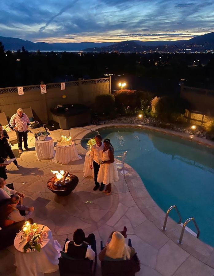A Vista Villa Couples Retreat Kelowna Exteriör bild