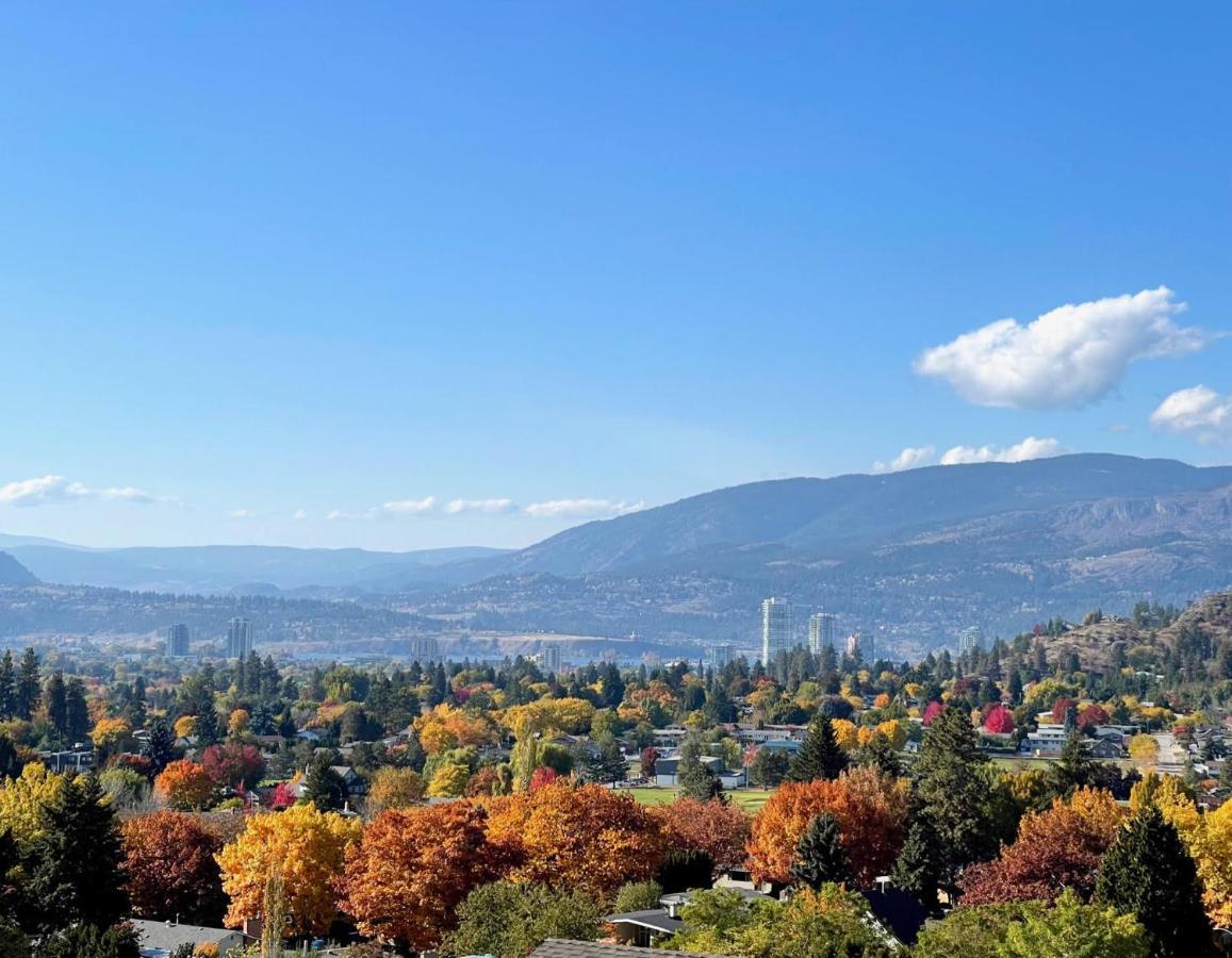 A Vista Villa Couples Retreat Kelowna Exteriör bild