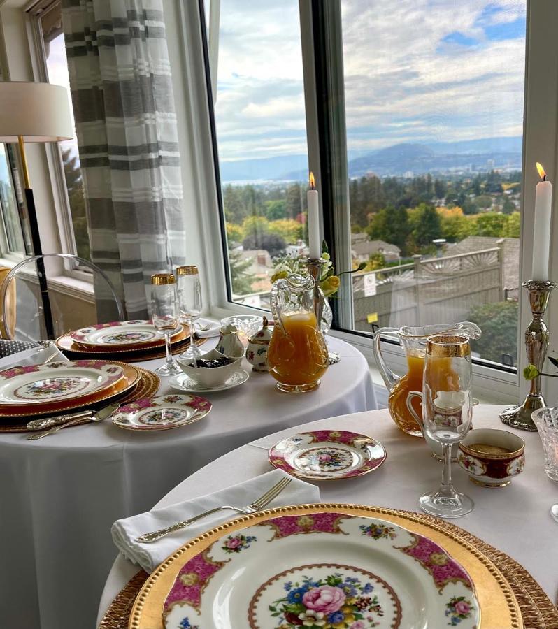 A Vista Villa Couples Retreat Kelowna Exteriör bild