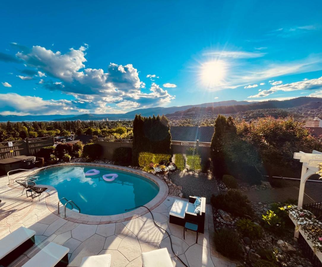 A Vista Villa Couples Retreat Kelowna Exteriör bild