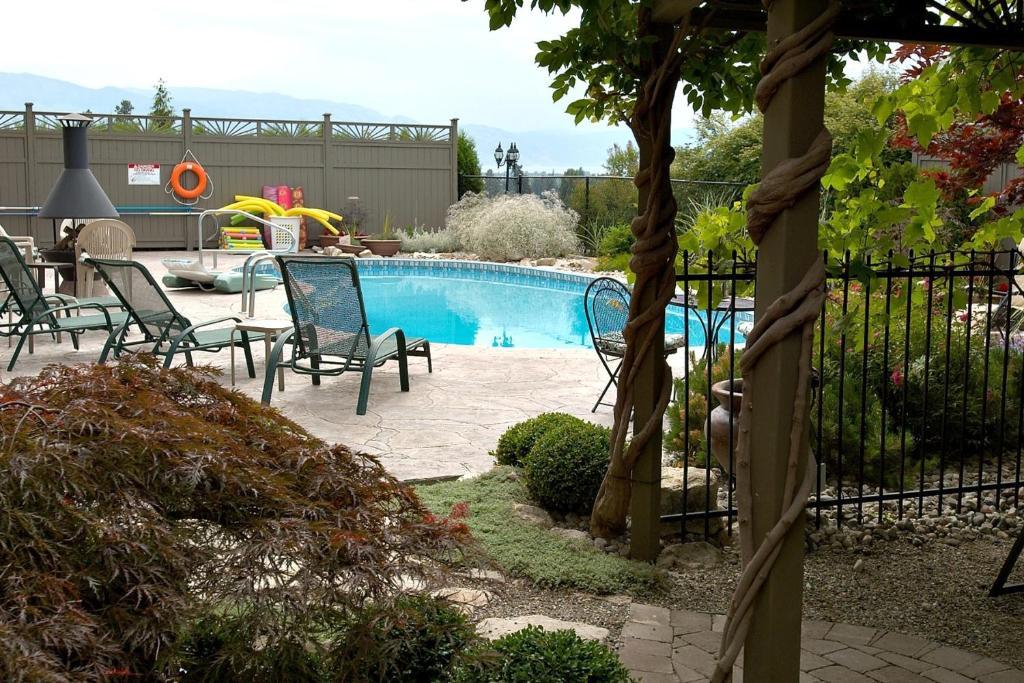 A Vista Villa Couples Retreat Kelowna Rum bild
